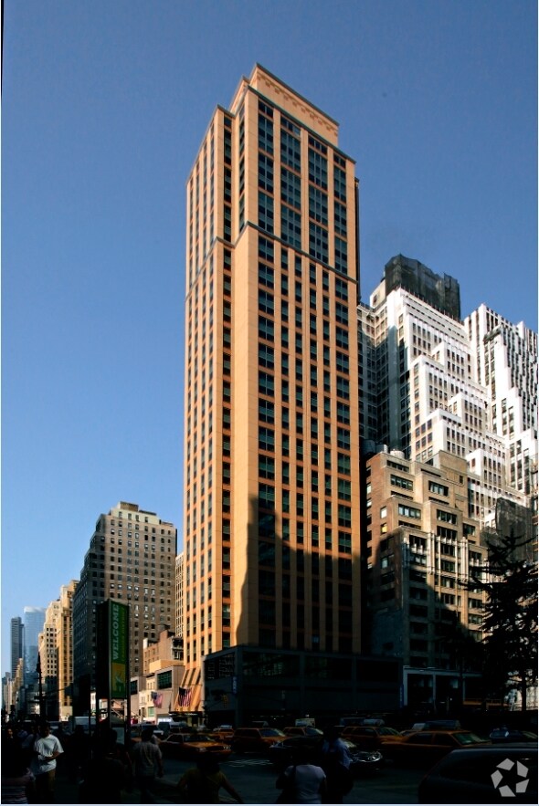Photo - 100 W 39th St