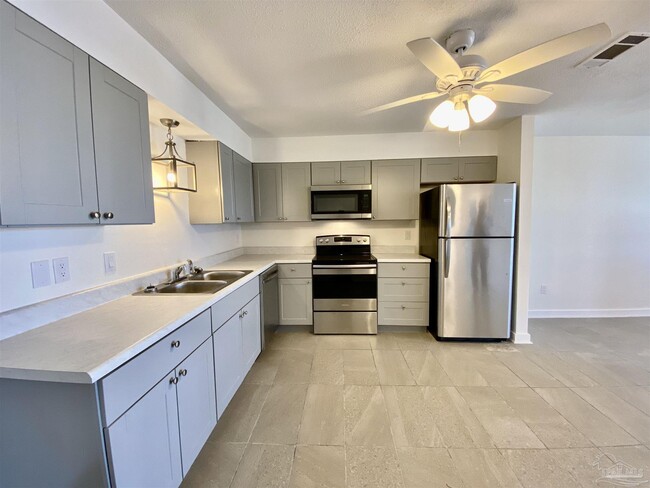 Photo - 9553 Lillian Hwy