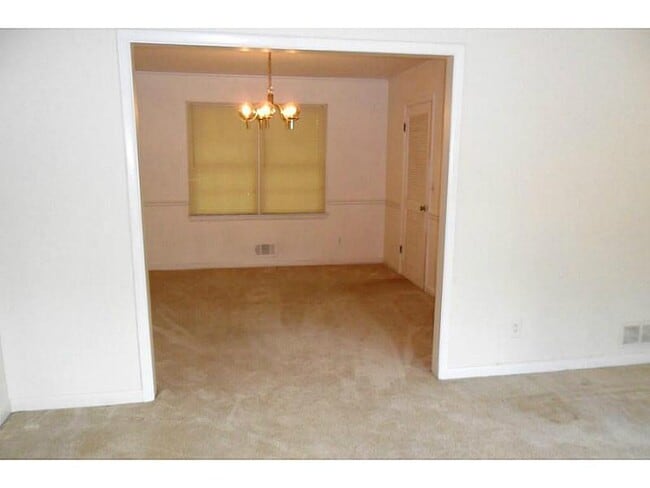 Photo - Newly Renovated Stunning House for Rent 4 ...