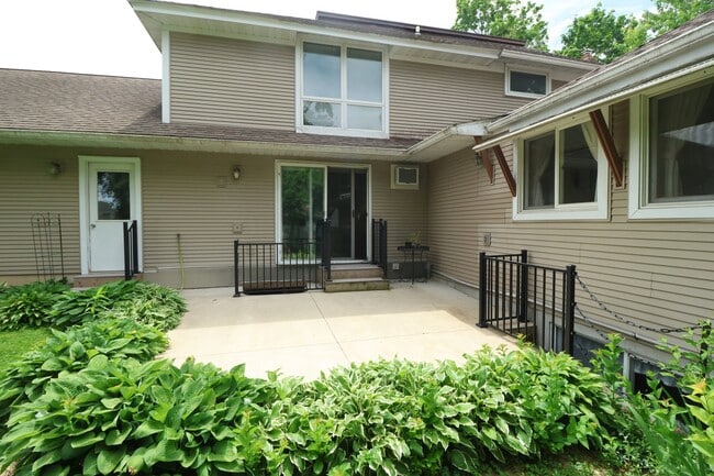 Photo - 1345 Blue Mounds St Unit 1345