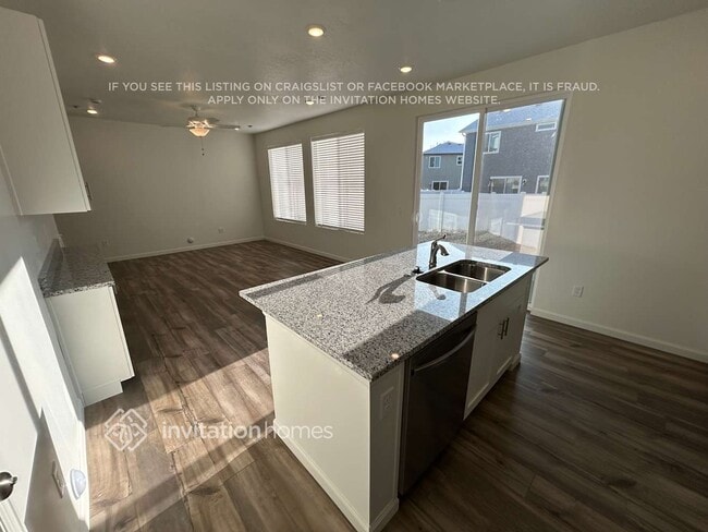 Photo - 328 N Broadway Dr