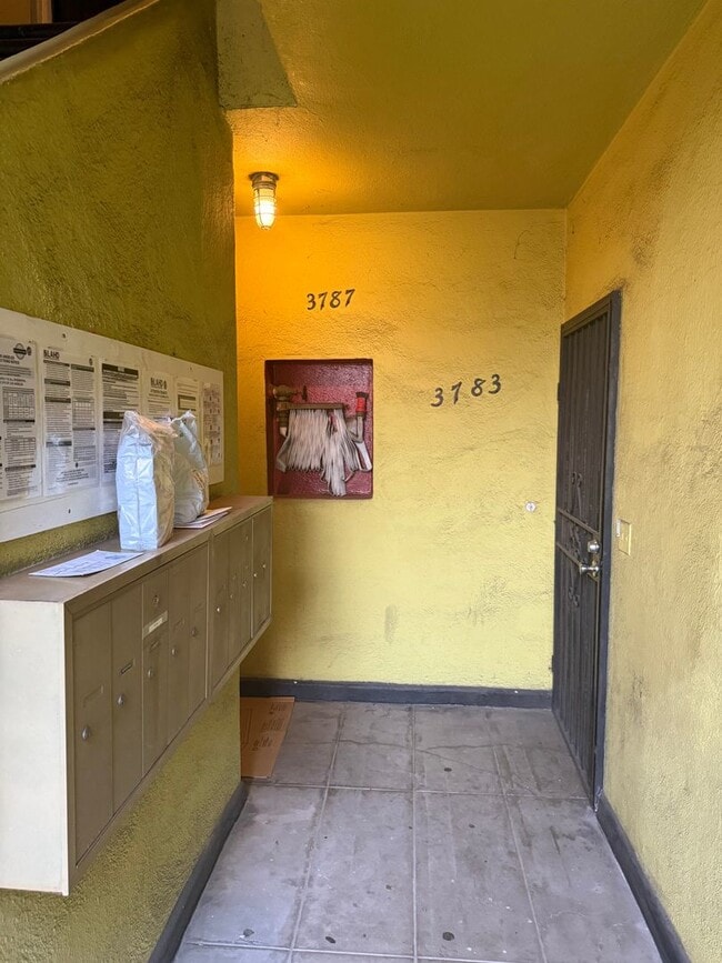 Photo - 3787 1/2-3789 W 9th St Unidad 3787