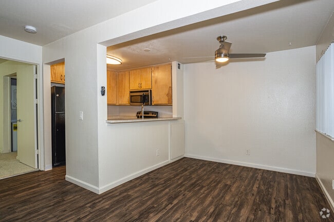 1BR, 1BA - 640SF