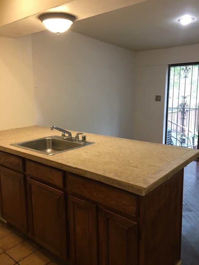 Photo - 737 McHenry St