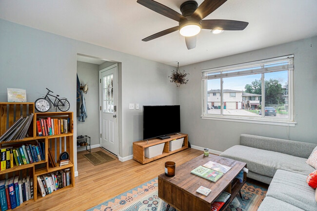 Photo - 4515 Stover St