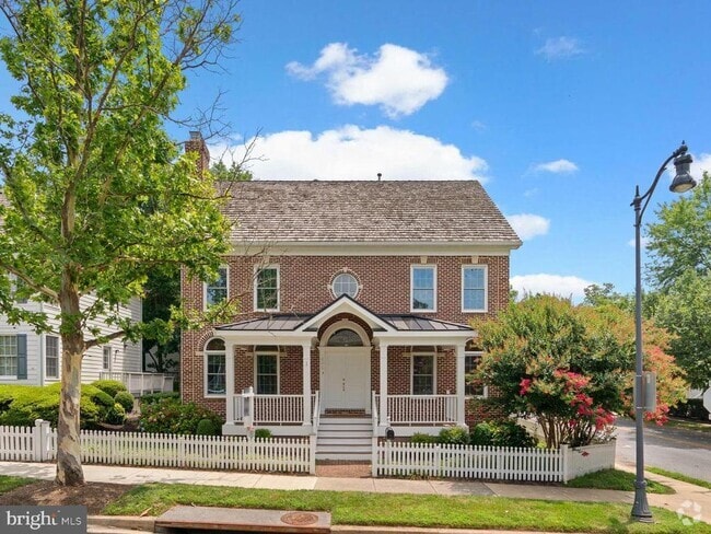Building Photo - 405 Tschiffely Square Rd Rental