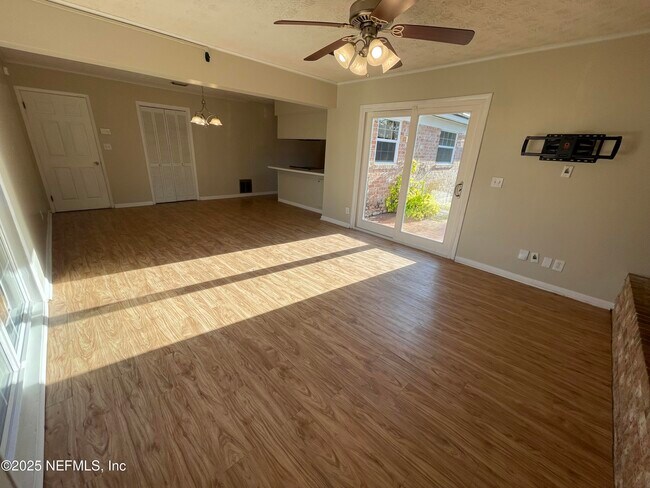 Photo - 1136 Willow Ln