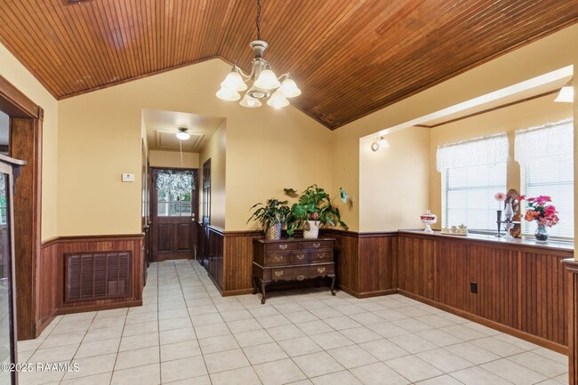 Photo - 104 Tallowood Cir