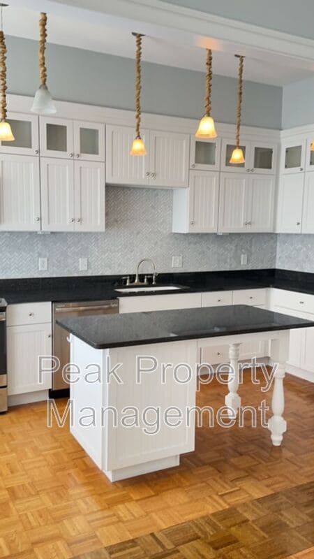 Photo - 212 E Clay St