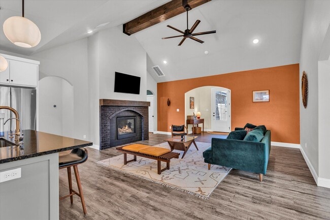 Photo - 6803 52nd St