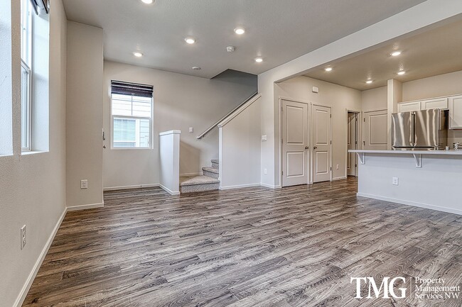 Building Photo - 3 Bed 2.5 Bath Townhome on a Corner Lot in...