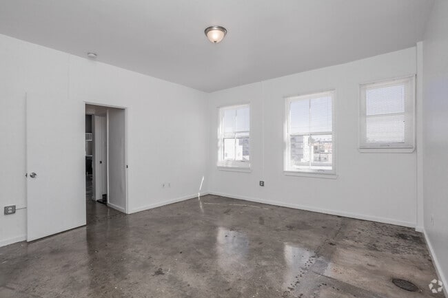 1BR, 1BA - 526-643 SF
