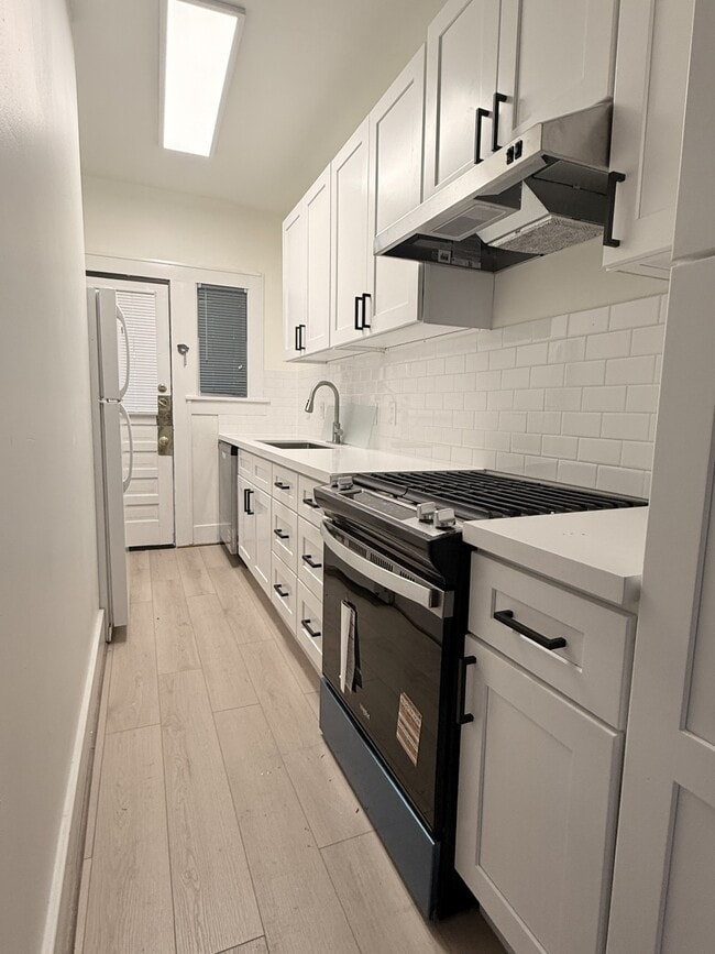 Building Photo - 1201 W Gray St Unit 3