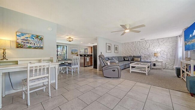 Photo - 6061 Border Ln
