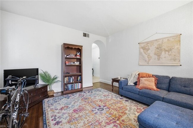 Photo - 1015 Colonial Ave