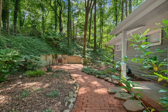 Photo - Charming 2-Bed Home with Hardwood Floors and Fenced in Yard Unidad B