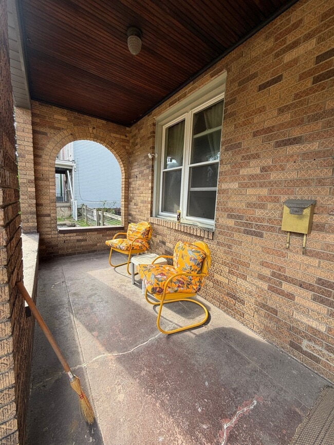 Photo - 135 Rochelle St