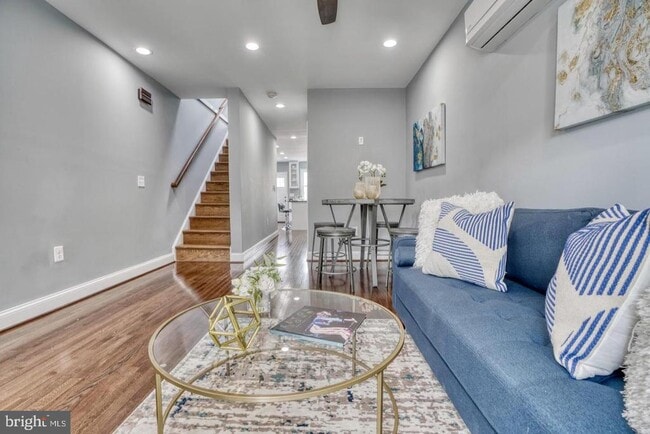 Photo - 829 N Montford Ave