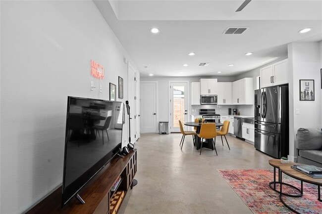 Photo - 2715 E 3rd St Unit 1