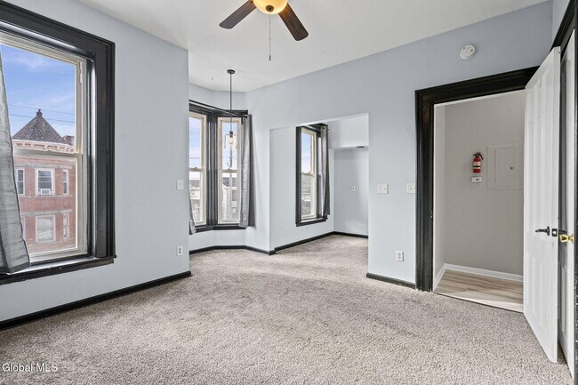 Photo - 821 23rd St Unit 2nd Floor