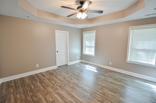 Photo - Pet Friendly Three Bedroom!