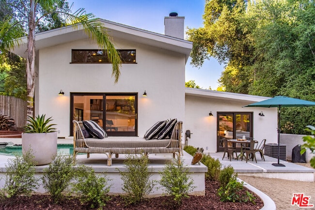 Building Photo - 1362 Old Topanga Canyon Rd