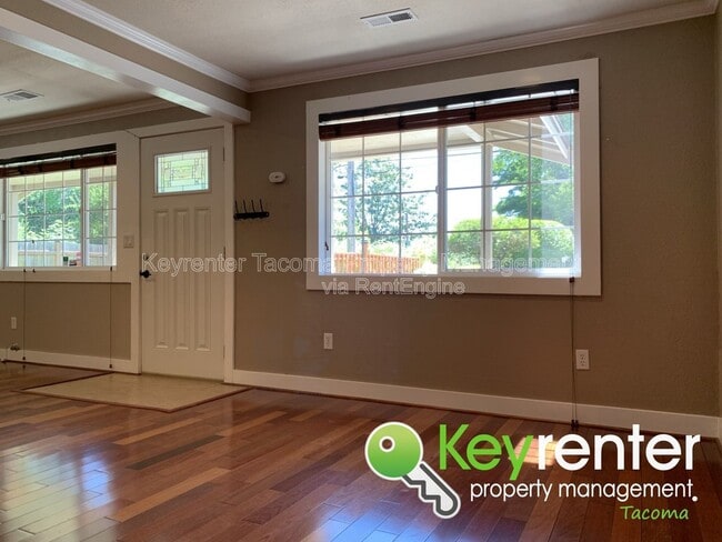 Photo - 1355 E 44th St