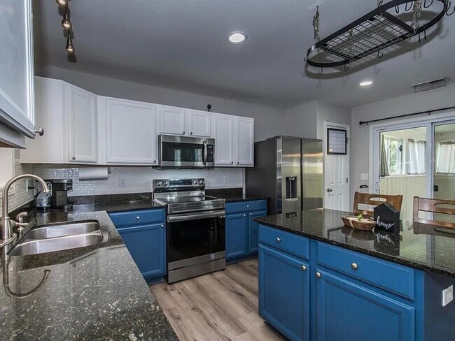 Photo - 450 Laurel Mist Ln