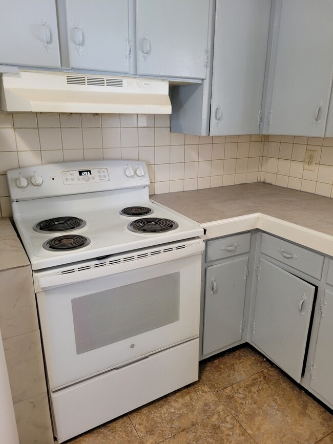 Building Photo - 317 W 11th St Unit 317 Rental