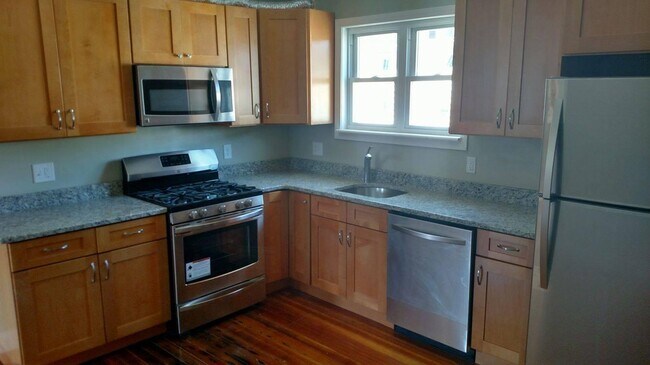 Building Photo - 12 Church St Unit 3 Rental
