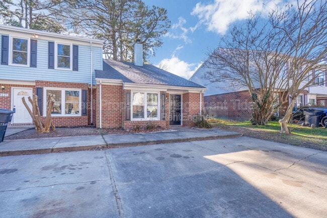 Photo - 5627 Trafalgar Arch