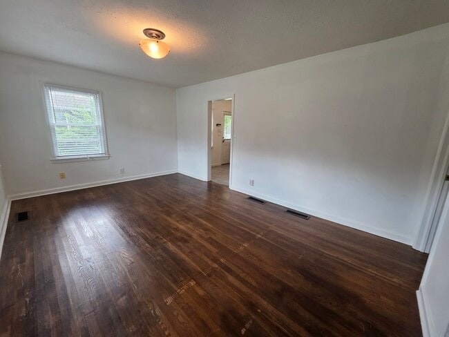 Photo - 540 Church Rd SE