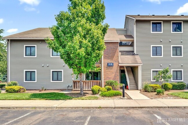 Building Photo - 601 Ravens Crest Dr