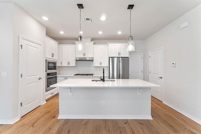 Photo - 911 Colie Aly