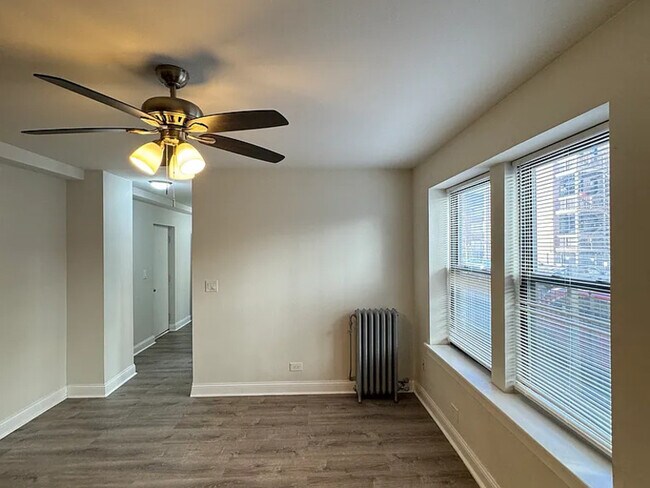 Photo - 3927 N Clarendon Ave Unit #105