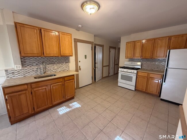 Building Photo - 215 Woodlawn Terrace Unit 3