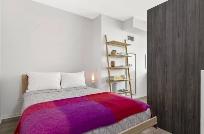 Photo - 535 N Michigan Ave Unidad 1924