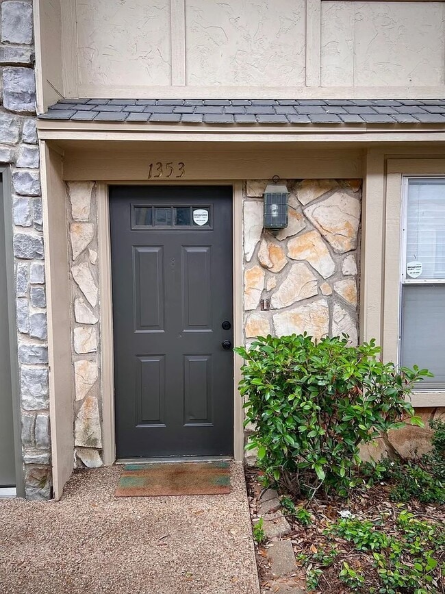 Photo - Updated condo at Cobblestone, closet to Campus!