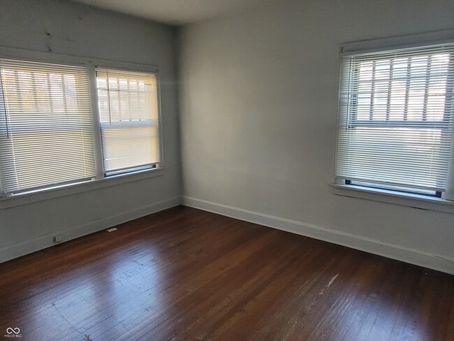 Photo - 629 Carlyle Pl