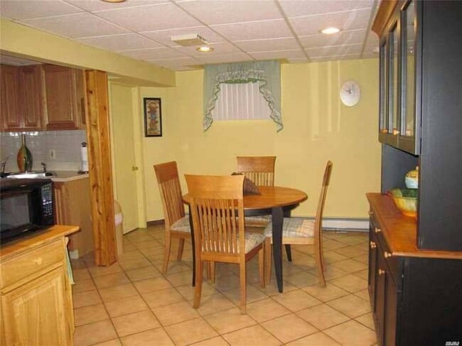 Building Photo - 99 13th Ave Unit 1 bedroom apt