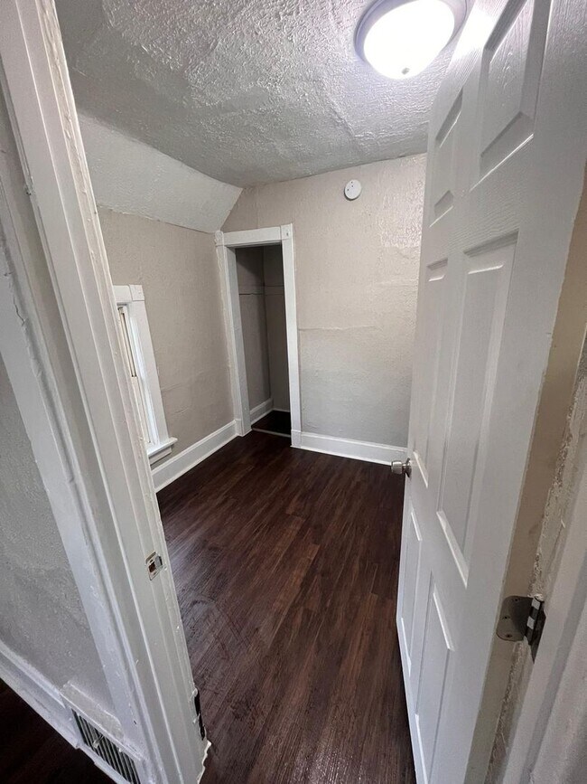 Photo - 1900 Mead St Unit Upper