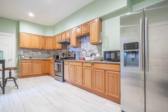 Photo - 872 Huntington Ave