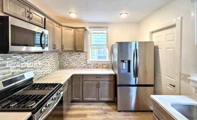 Photo - 1442 Hamlet St