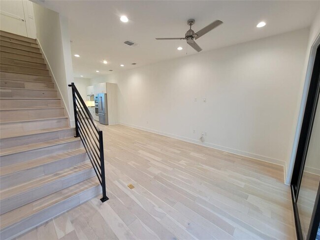 Photo - 3807 Threadgill St