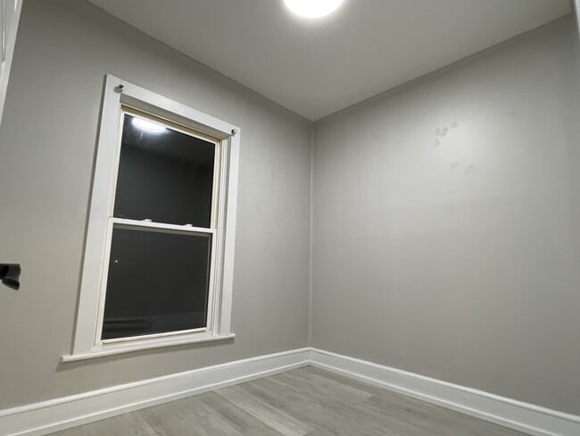 Photo - 365 Robinson St