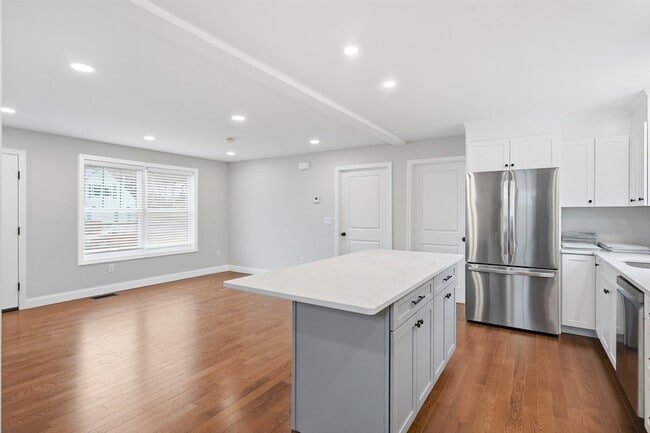 Photo - 24 Daytona St