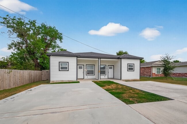 Photo - 8005 Sexton St