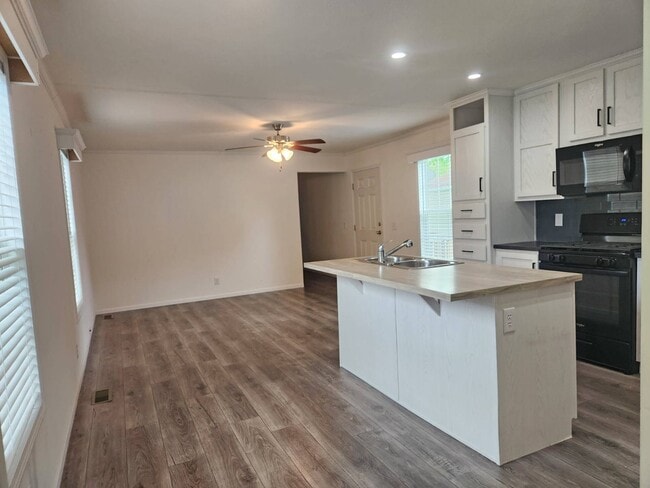 Photo - 2900 N Apperson Way