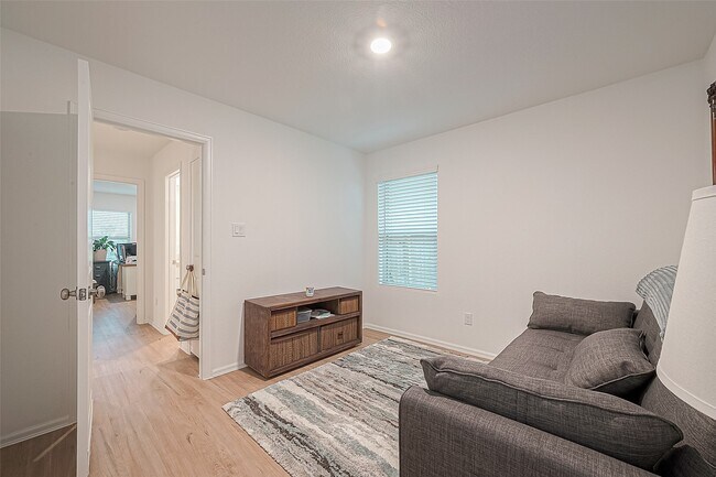 Photo - 724 Cedar Gate Ln