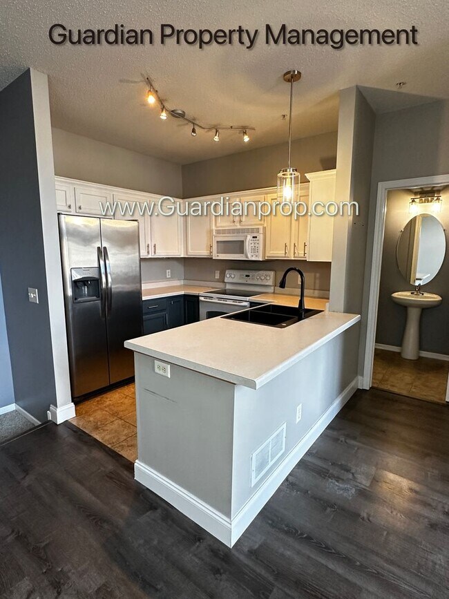 Photo - Maple Grove 2 Bedroom Town Home, 2 Car Gar...